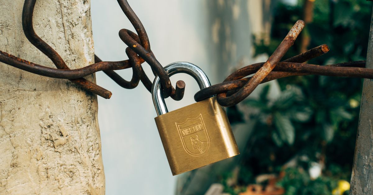 Choosing the Right Automotive Locksmith for Transponder Key Services