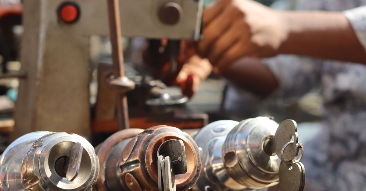 Understanding the Role of Mobile Locksmiths in Emergency Situations